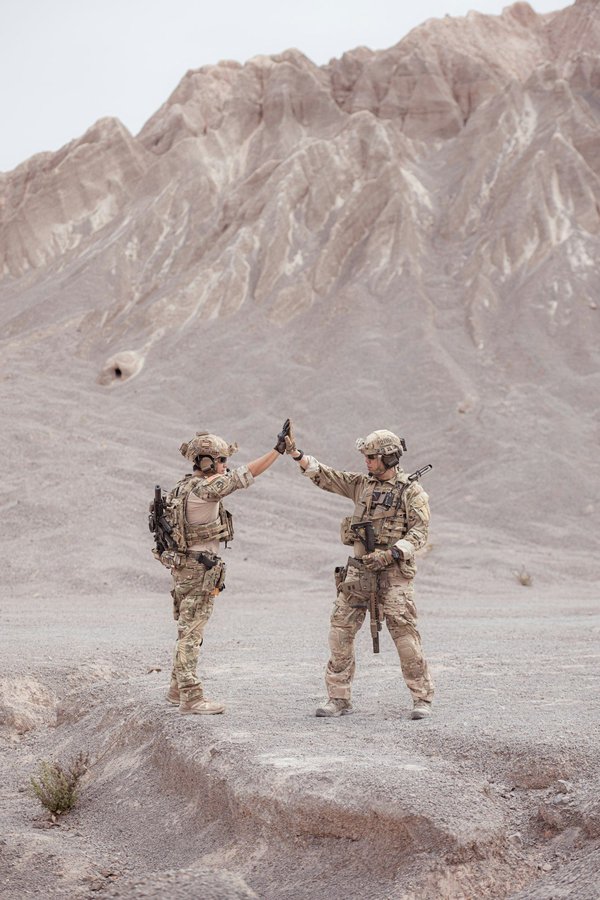 Quelles sont les étapes pour configurer la reconnaissance vocale sur un Samsung Galaxy Note 10 pour des commandes sans les mains?